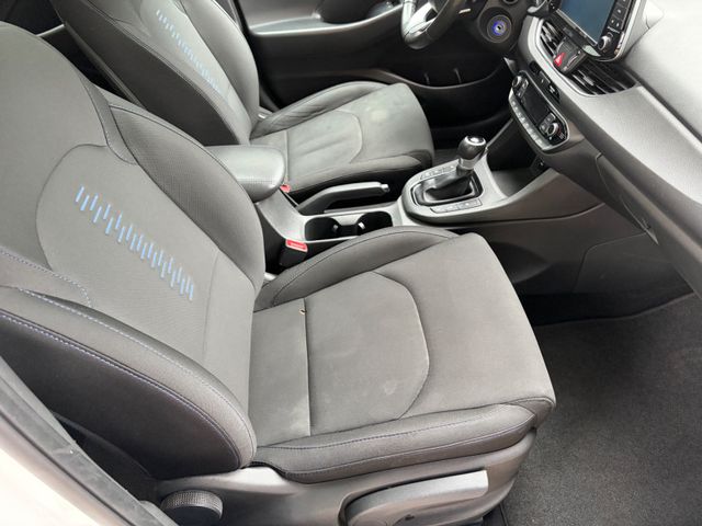 Fahrzeugabbildung Hyundai i30 cw Passion Automatik+CarPlay+Panorama+Navi+