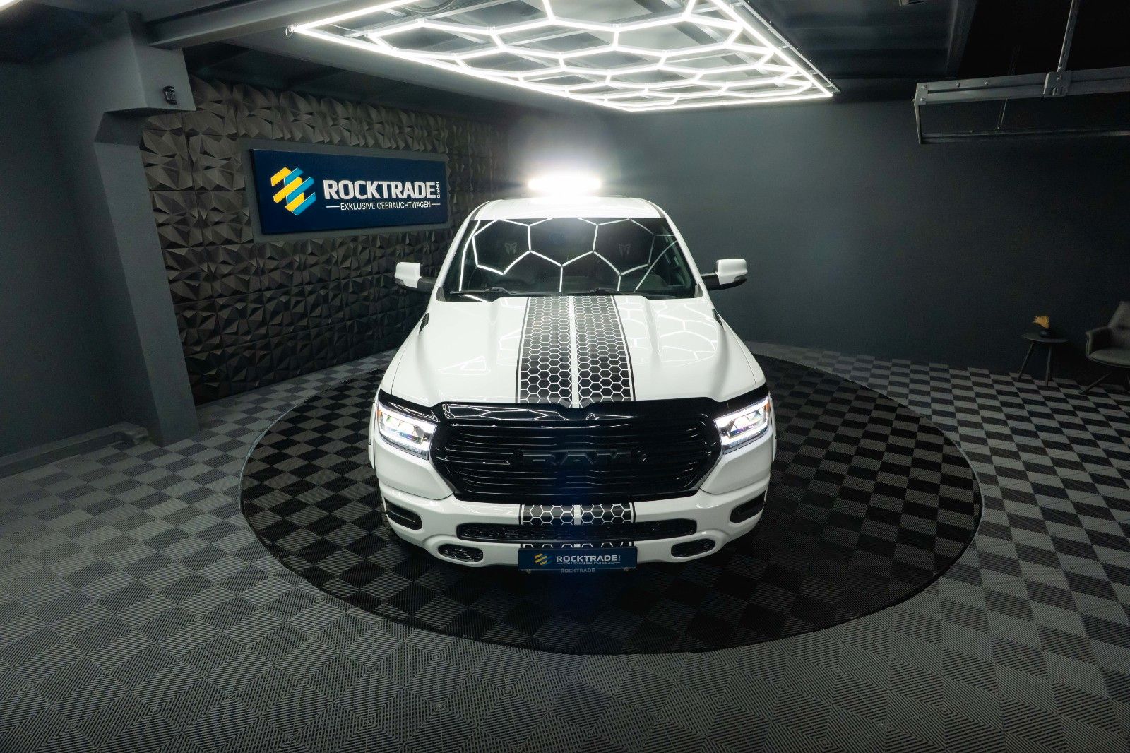 Fahrzeugabbildung Dodge RAM 5.7 V8 HEMI 4x4 OFFROAD Night-Paket *LED*