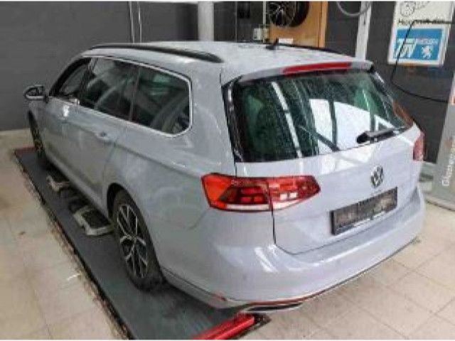 Volkswagen Passat Variant - Bild 2
