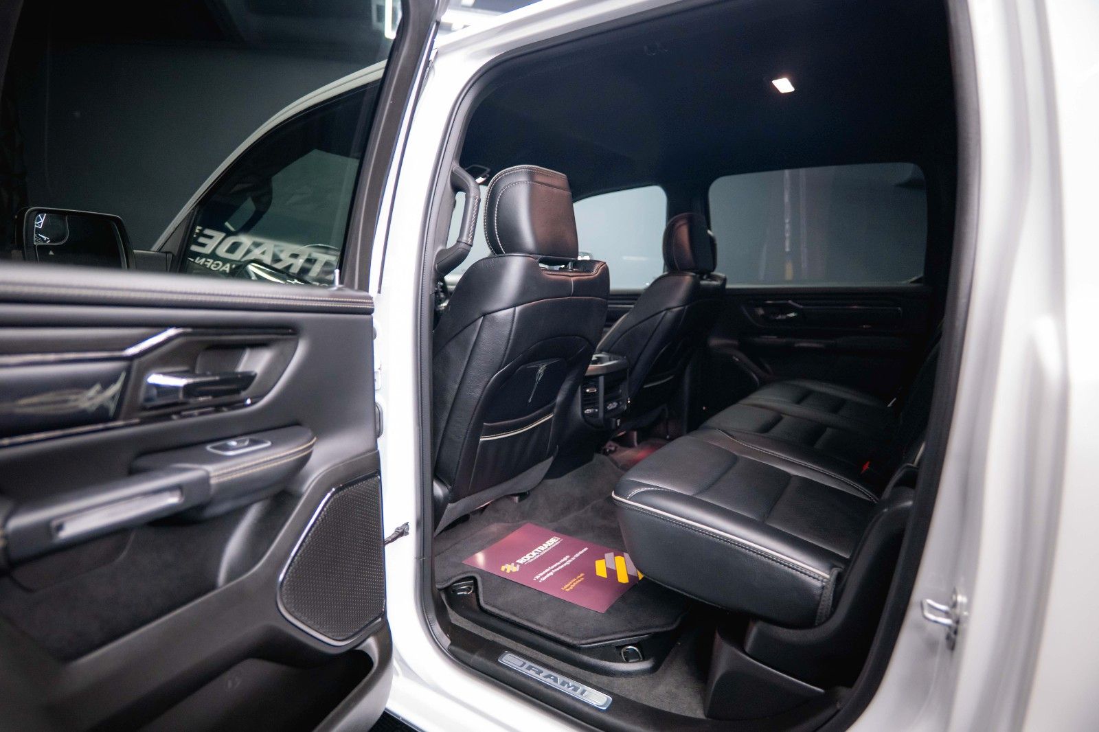 Fahrzeugabbildung Dodge RAM 5.7 V8 HEMI LIMITED Offroad Night-Paket *LED