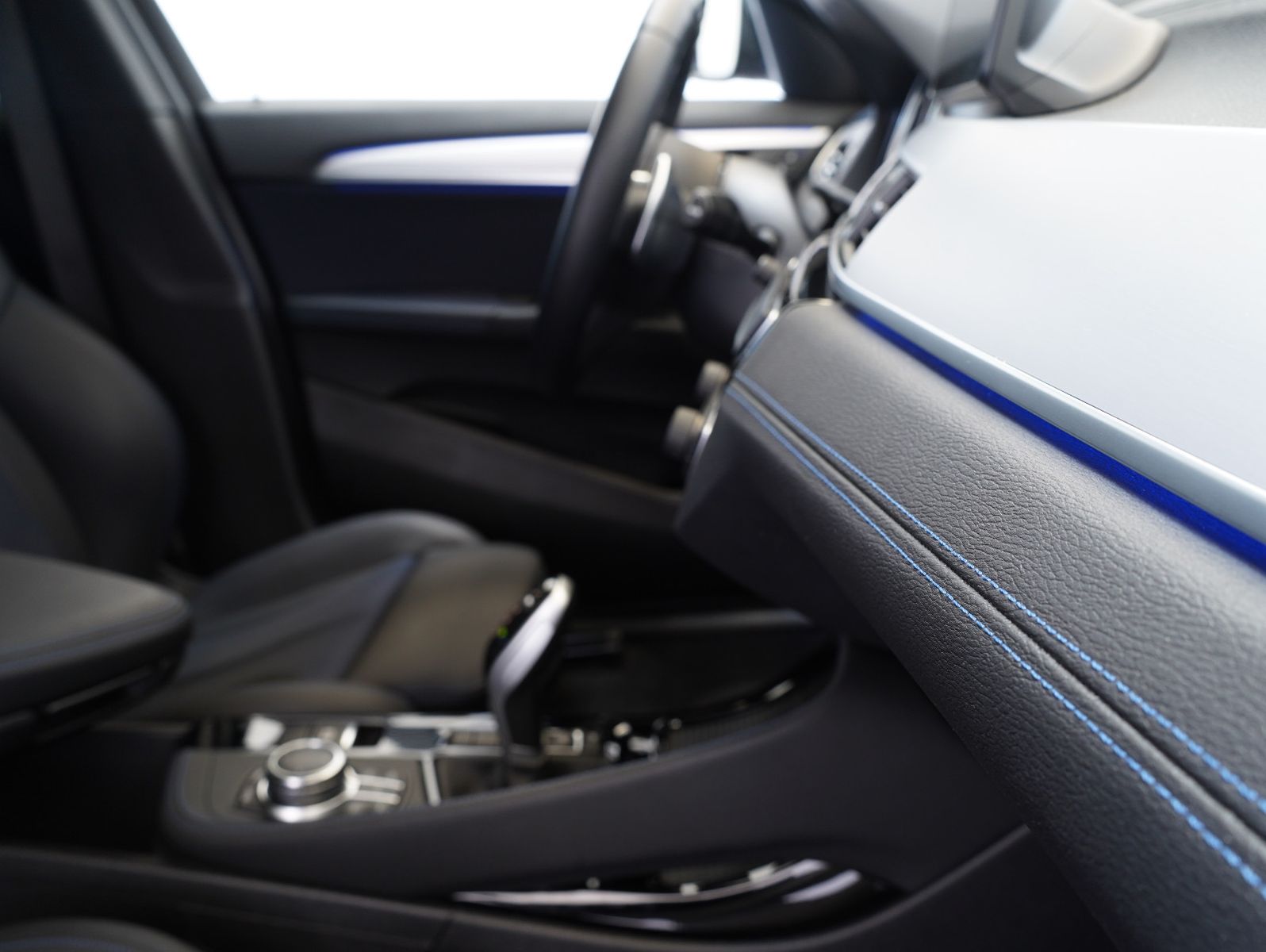 Fahrzeugabbildung BMW X2 sDrive 20 i M Sport LED/HEADUP/KEYLESS/KAMERA