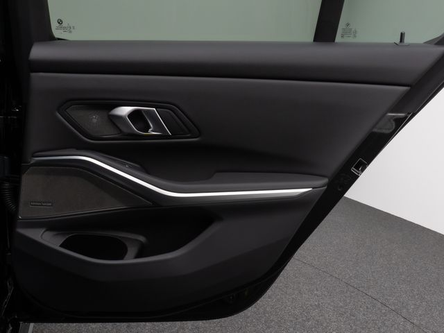 Foto Nummer 31: BMW 330e