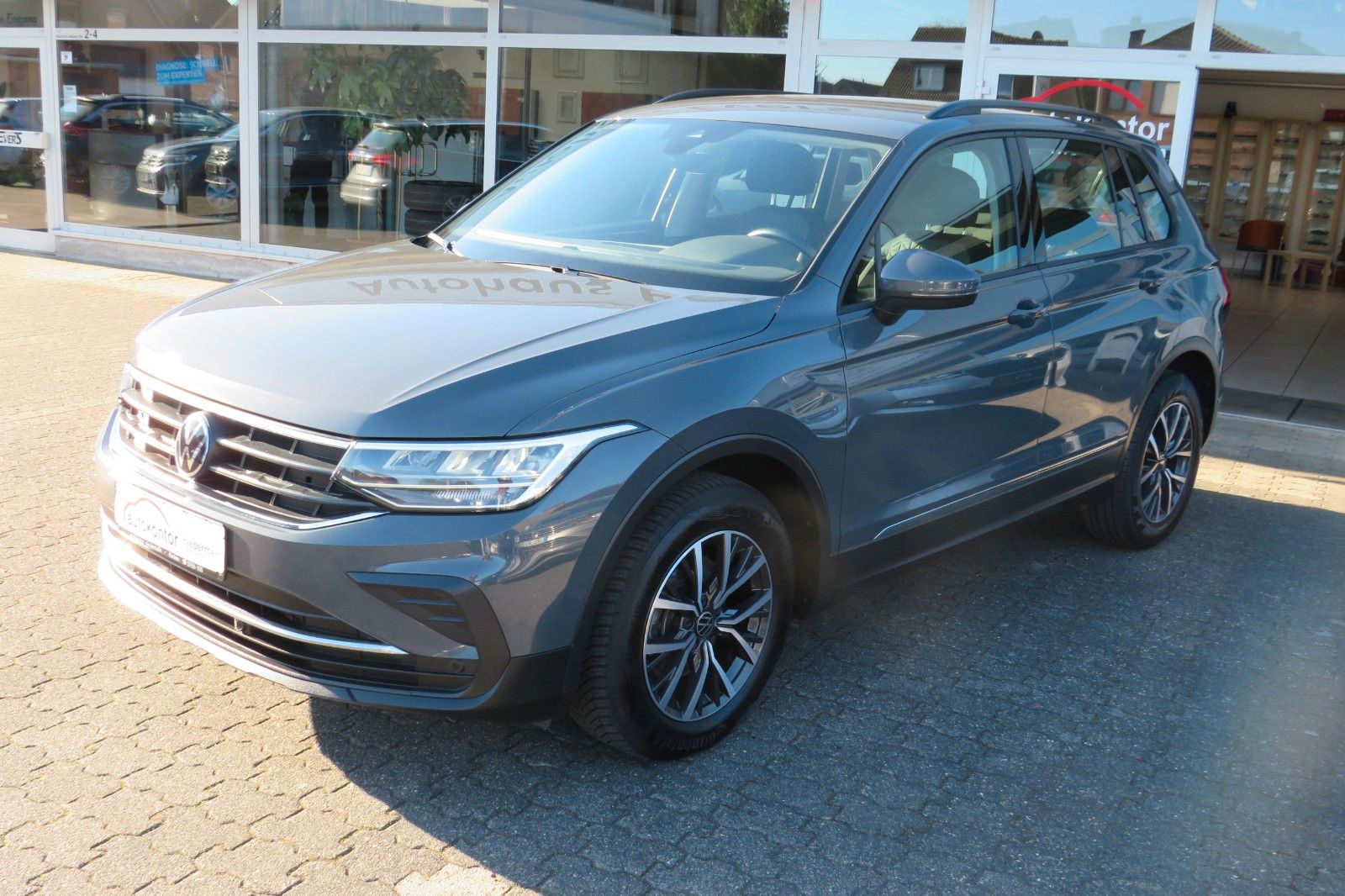 Fahrzeugabbildung Volkswagen Tiguan Life TDI DSG AHK NAVI KAMERA LED ACC GJ