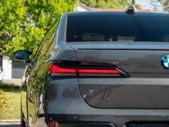 BMW M760 – 8 / 32