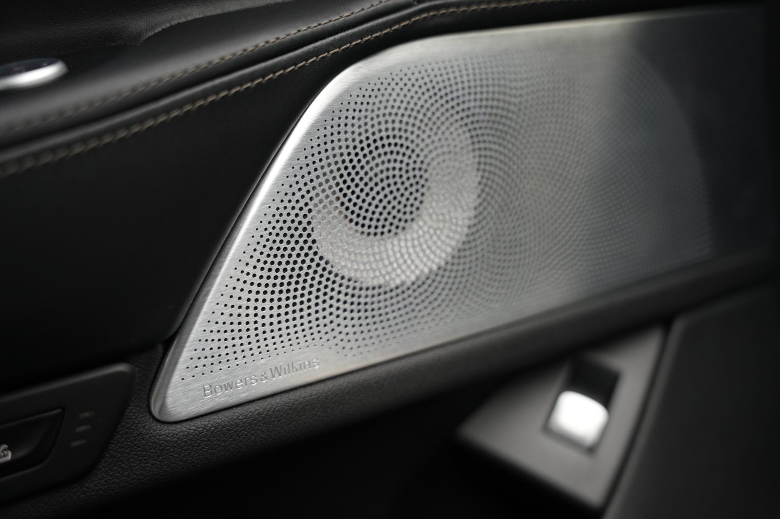 Fahrzeugabbildung BMW 750 750 xDrive*M-Paket*S-Dach*Bowers&Wilkins*HUD