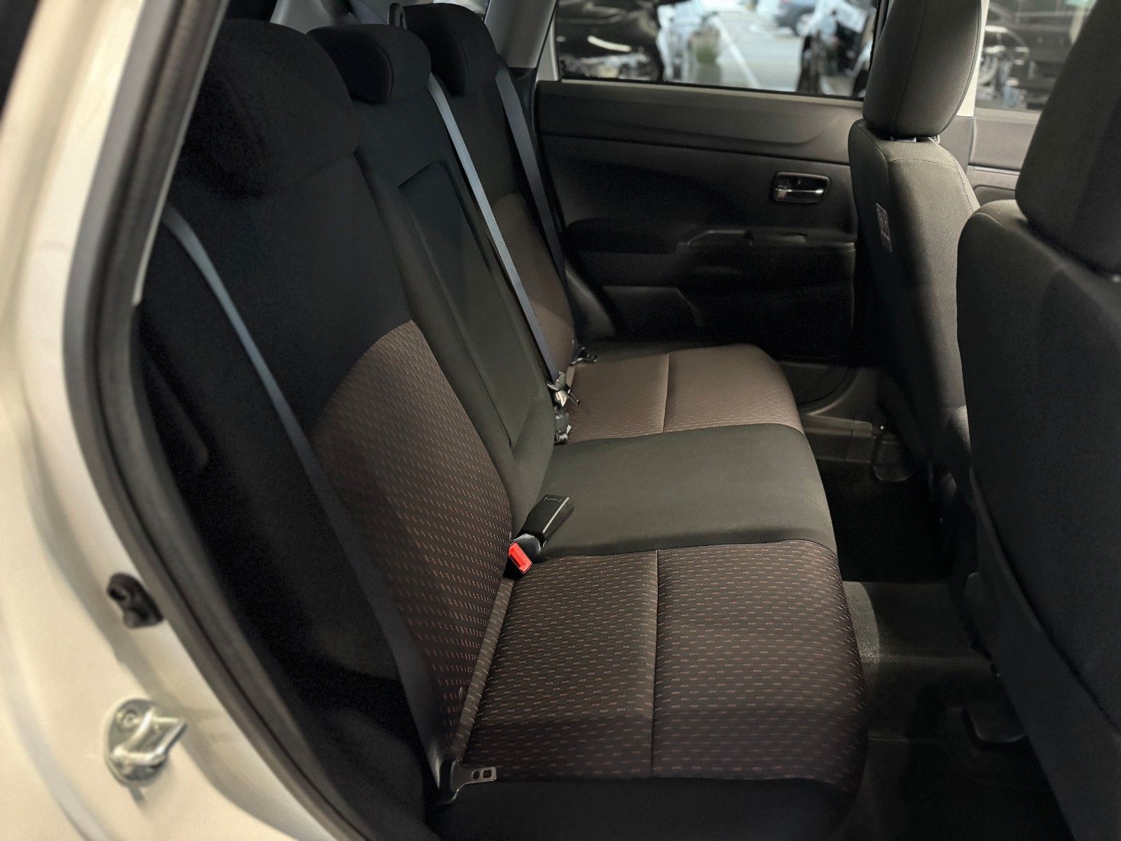 Fahrzeugabbildung Mitsubishi ASX 1.6 Edition+ Black-Paket 2WD "AHK Sitzheizg"