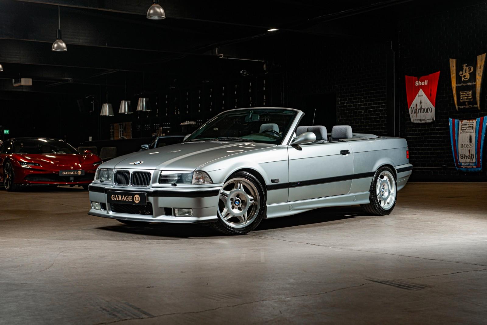 BMW 325i Convertible / M-Tech / Manual / KW