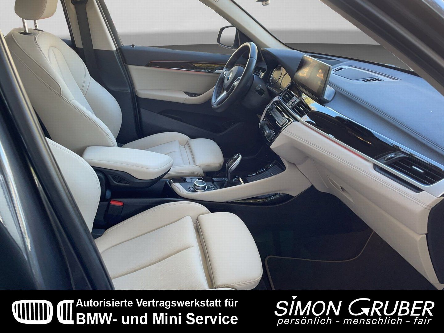 Fahrzeugabbildung BMW X1 xDrive20d Sport Line Navi+ HUD LED Kamera AHK