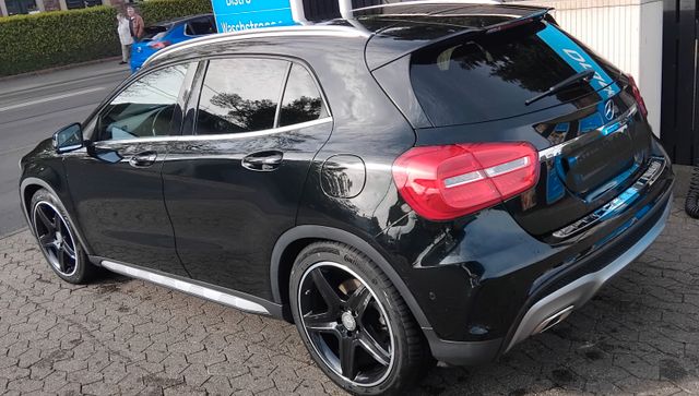 MERCEDES-BENZ GLA 200 AMG Line AMG Line