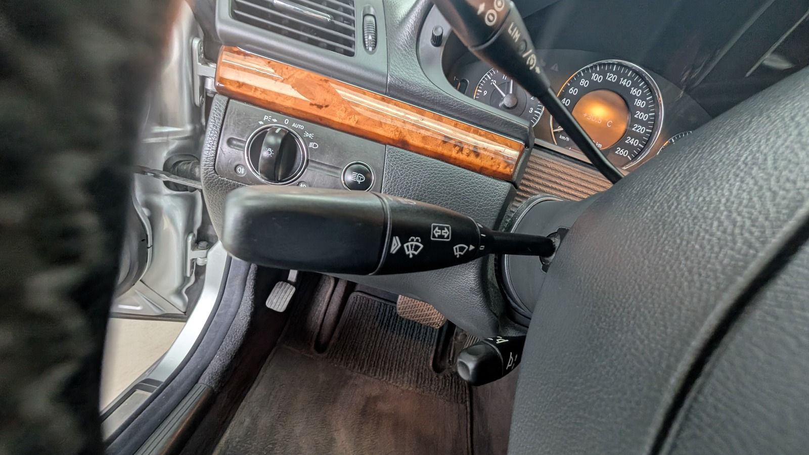 Fahrzeugabbildung Mercedes-Benz E 320 4Matic * Bi- Xenon * STHZ * Elegance