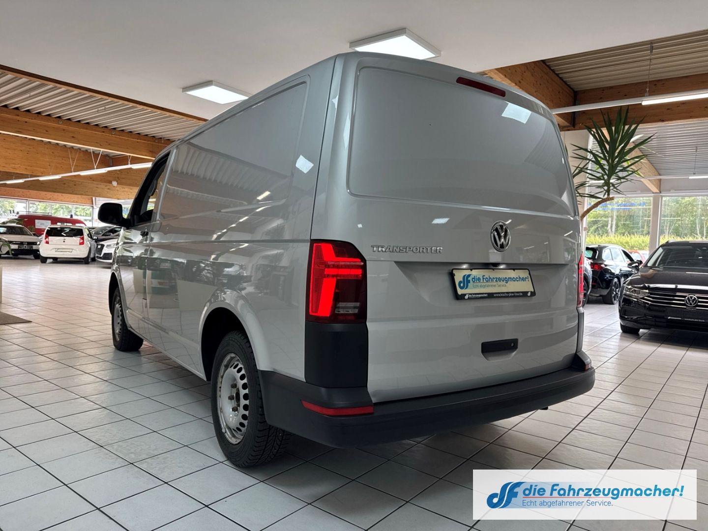 Fahrzeugabbildung Volkswagen Transporter T6.1 Kasten FWD Navi LED ACC Apple *