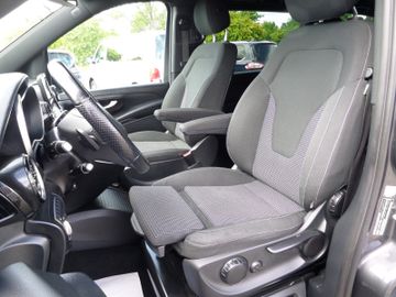 Mercedes V 220 - 12