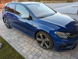 Volkswagen Golf R 2.0 TSI DSG 4MOTION R - Volkswagen Golf: Blau, Tsi Motion