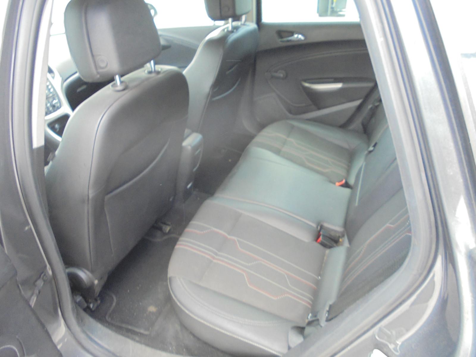 Opel Astra 2012 — photo 10