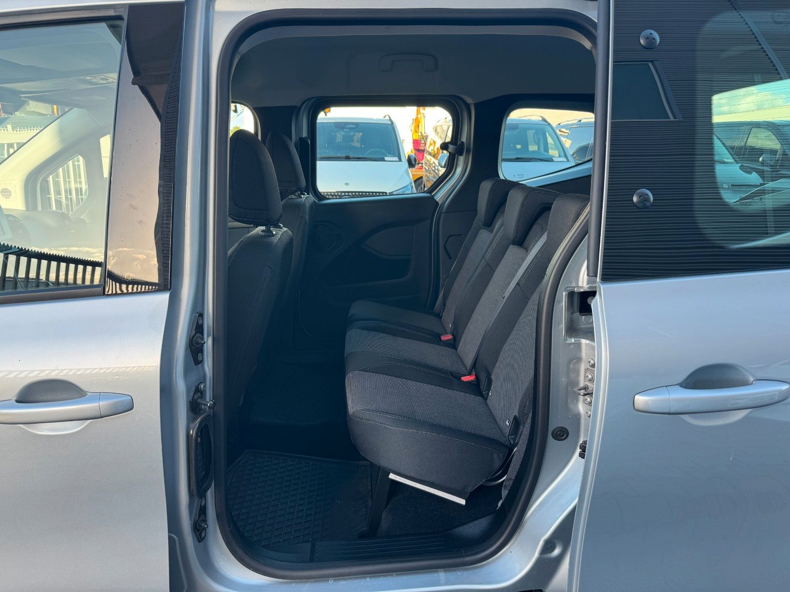 Fahrzeugabbildung Mercedes-Benz T 180 d MBUX Tempomat