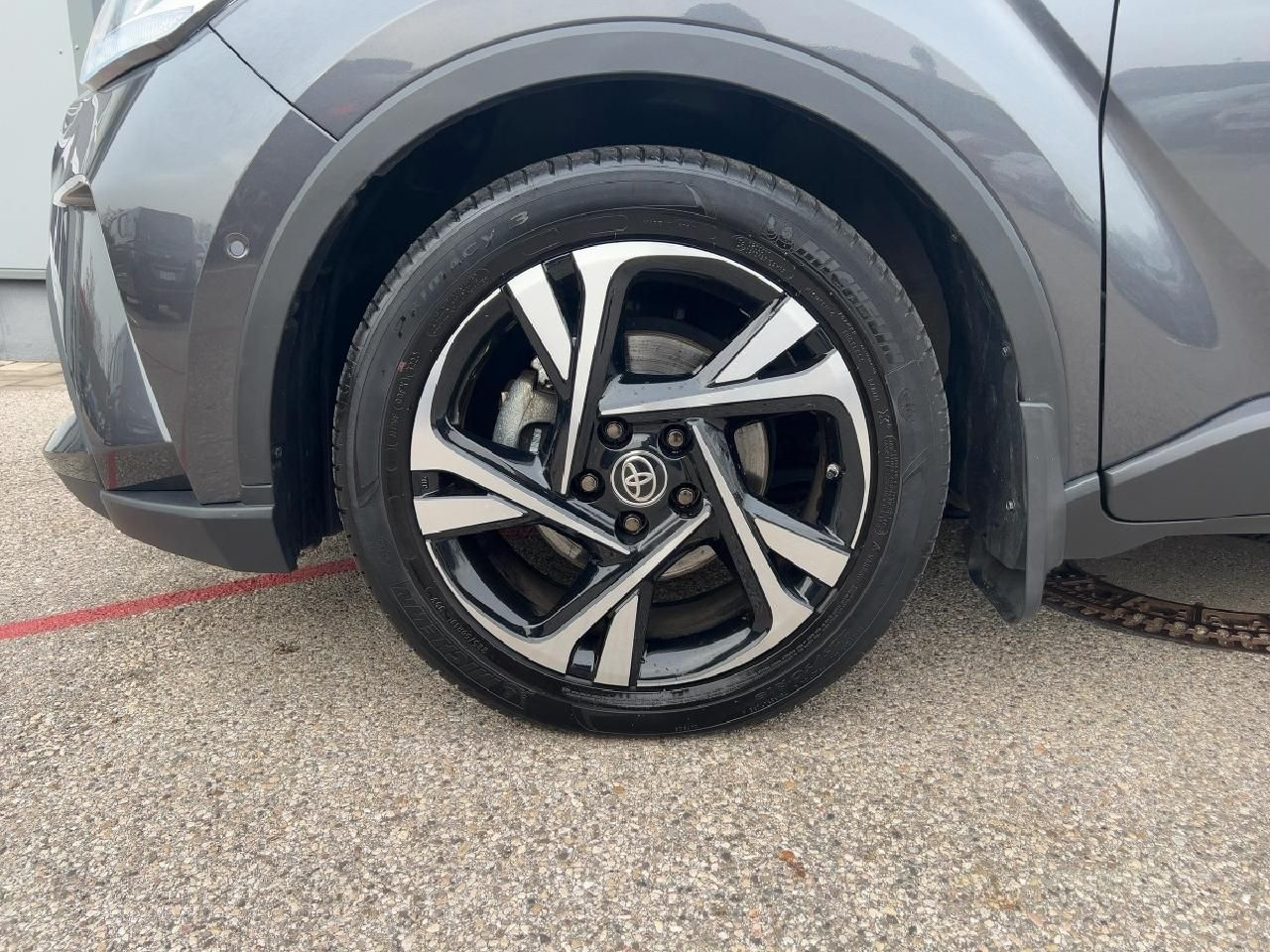 Fahrzeugabbildung Toyota C-HR 2,0 Hybrid Team D 4x2