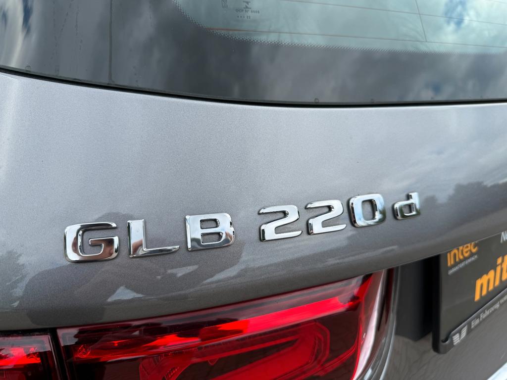 Mercedes-Benz GLB 220