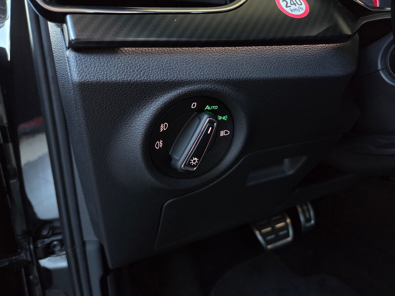 Fahrzeugabbildung SKODA KAMIQ  Monte Carlo PANO LED NAVI ALU