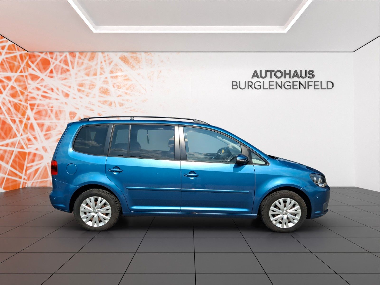 Fahrzeugabbildung Volkswagen Touran Comfortline BMT ! 7-Sitzer ! Navi ! AHK !