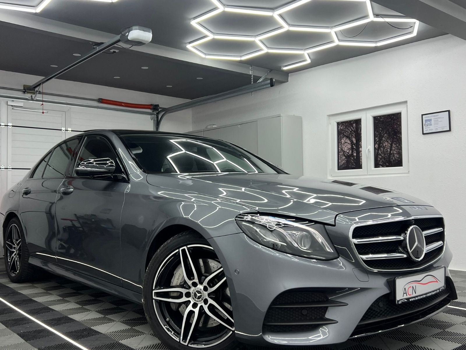 Fahrzeugabbildung Mercedes-Benz E 350 d Lim. AMG-LINE/BURMESTER/ACC/PANO/WIDE