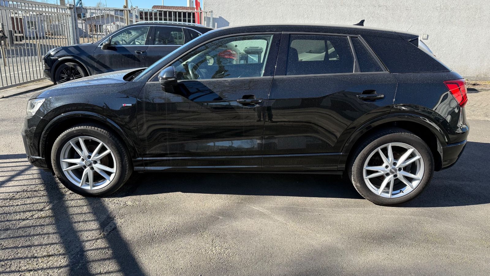 Fahrzeugabbildung Audi Q2 35 TFSI sport S-Line Sportpaket Plus