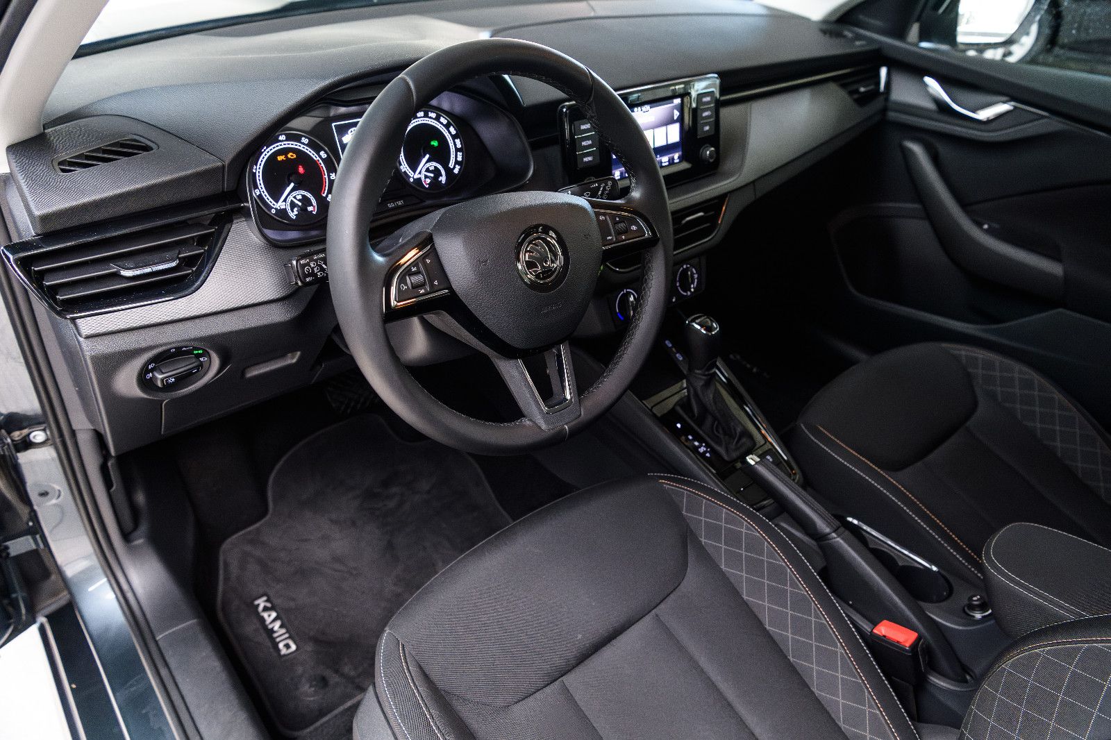 Fahrzeugabbildung SKODA Kamiq Ambition 1.0 DSG LED+AHK+SHZ+GRA