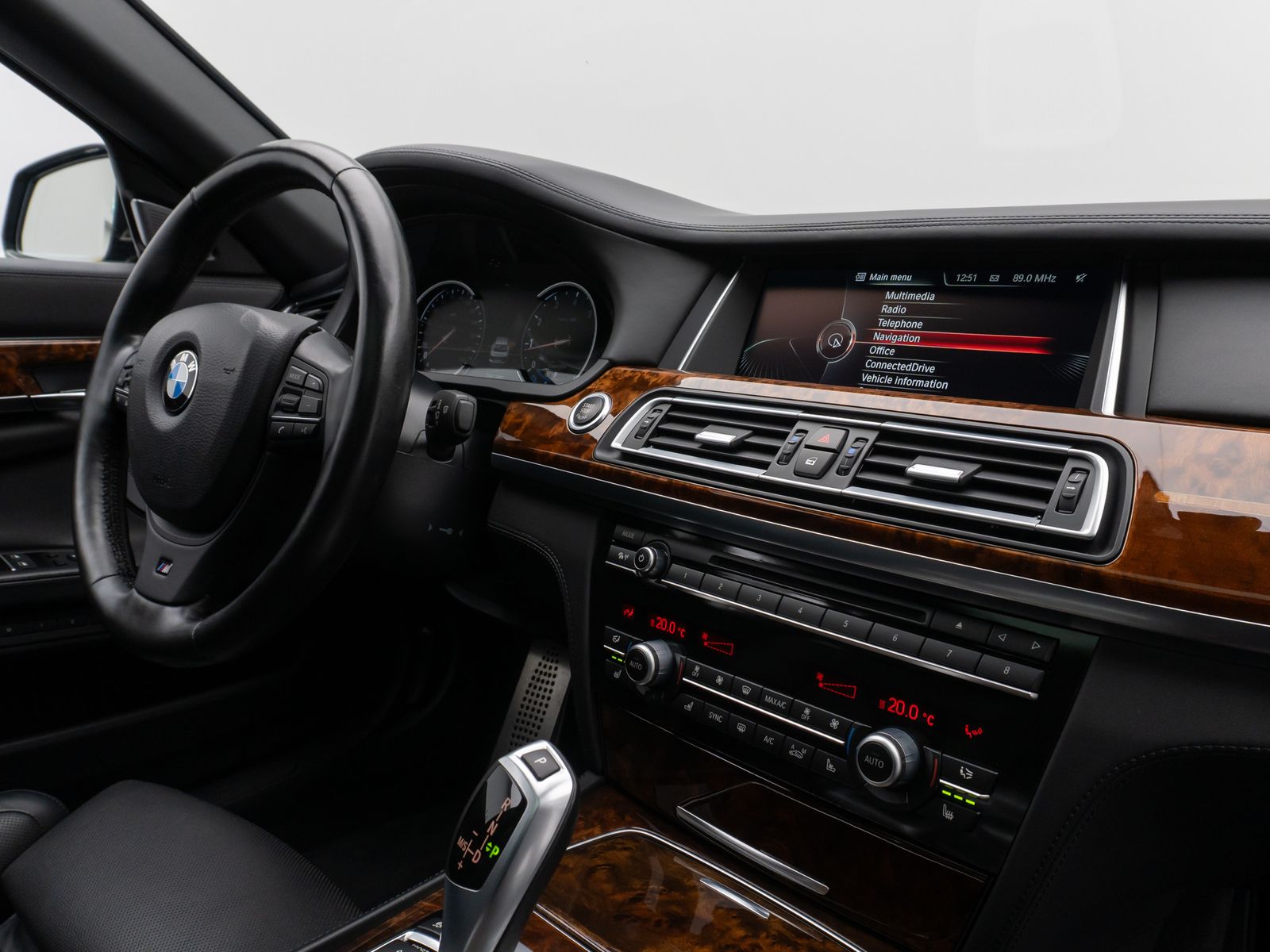 Fahrzeugabbildung BMW 760 Li M Sport Glasdach B&O HUD SoftCl NightVisi