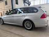BMW 320 3 Touring 320 i - BMW 320 aus 2011: Kombi