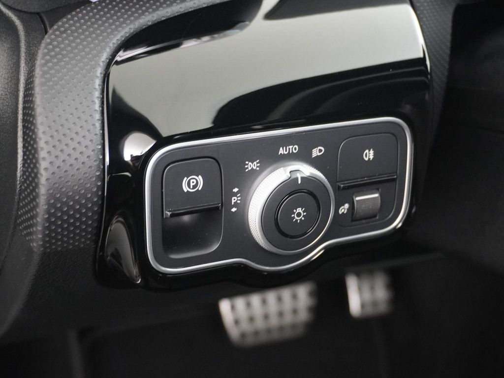 Mercedes-Benz A 180 Star Edition AMG Line