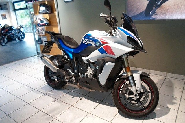 Fahrzeugabbildung BMW S1000XR mit Tourenkoffer