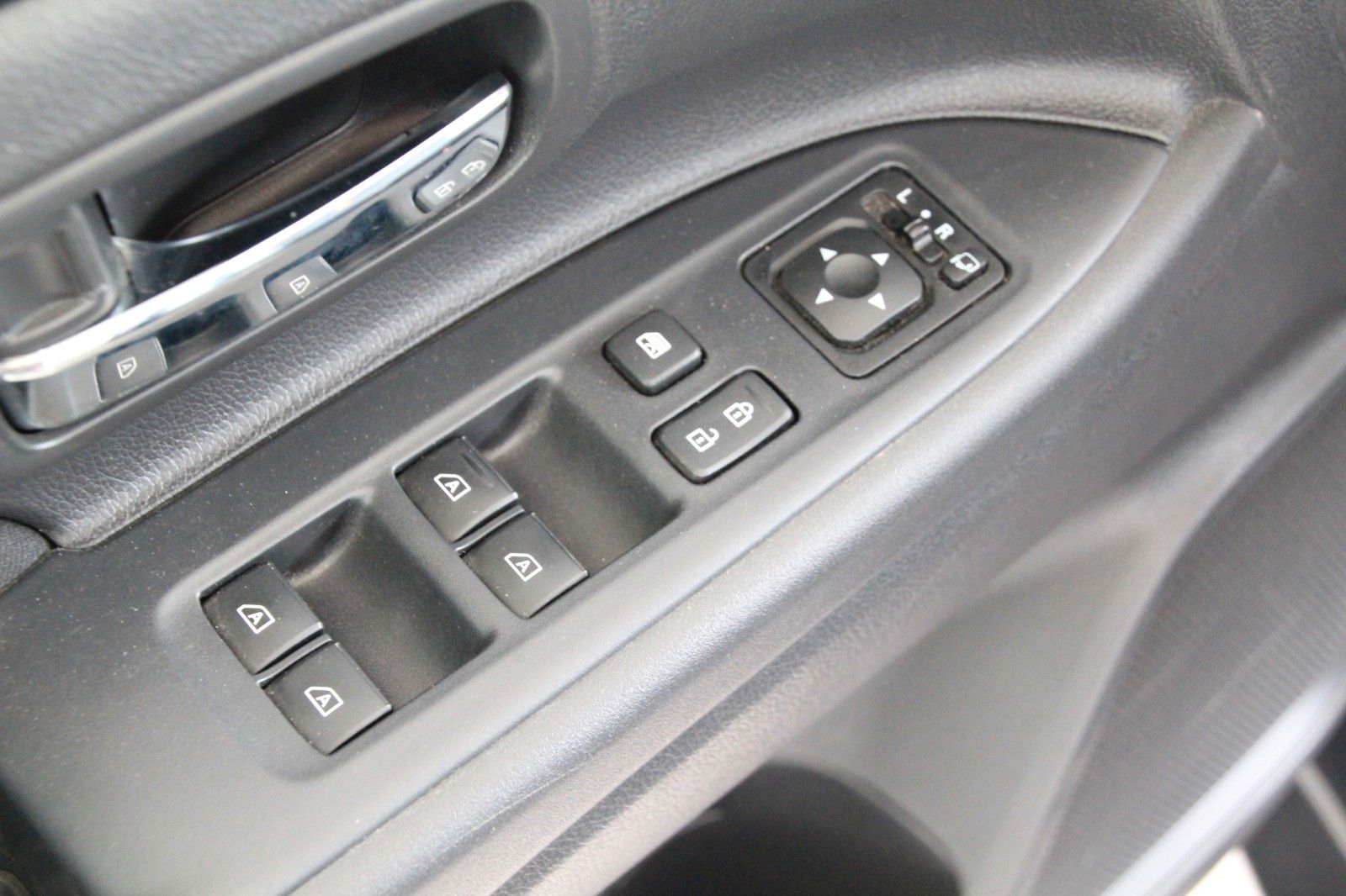 Fahrzeugabbildung Mitsubishi Outlander Active 2WD