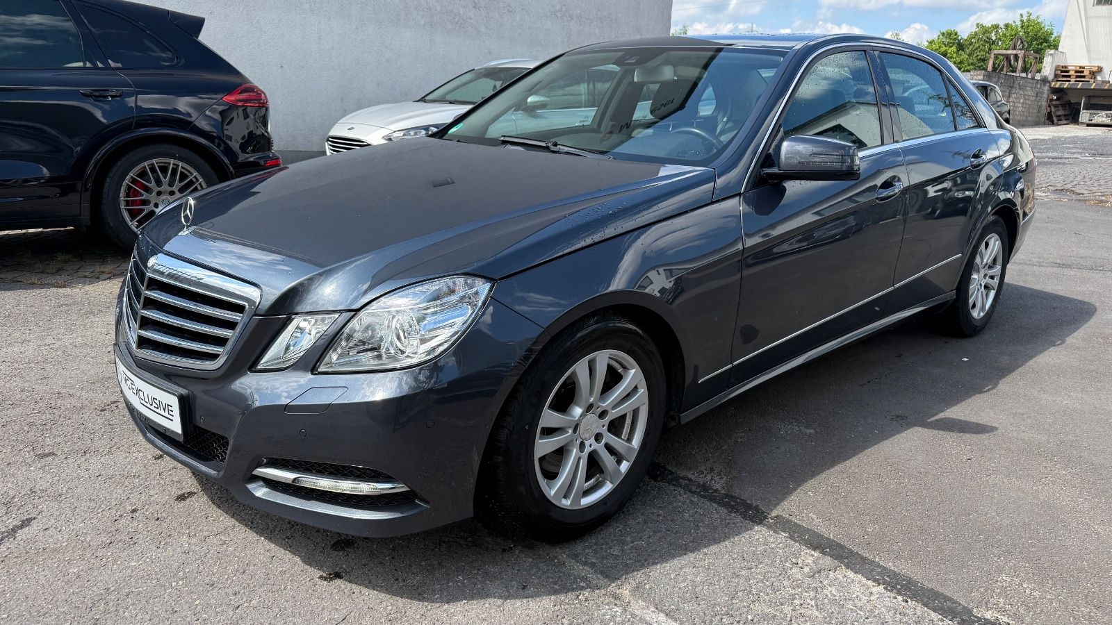 Fahrzeugabbildung Mercedes-Benz E 300 E Limousine E 300 BlueTec Hybrid