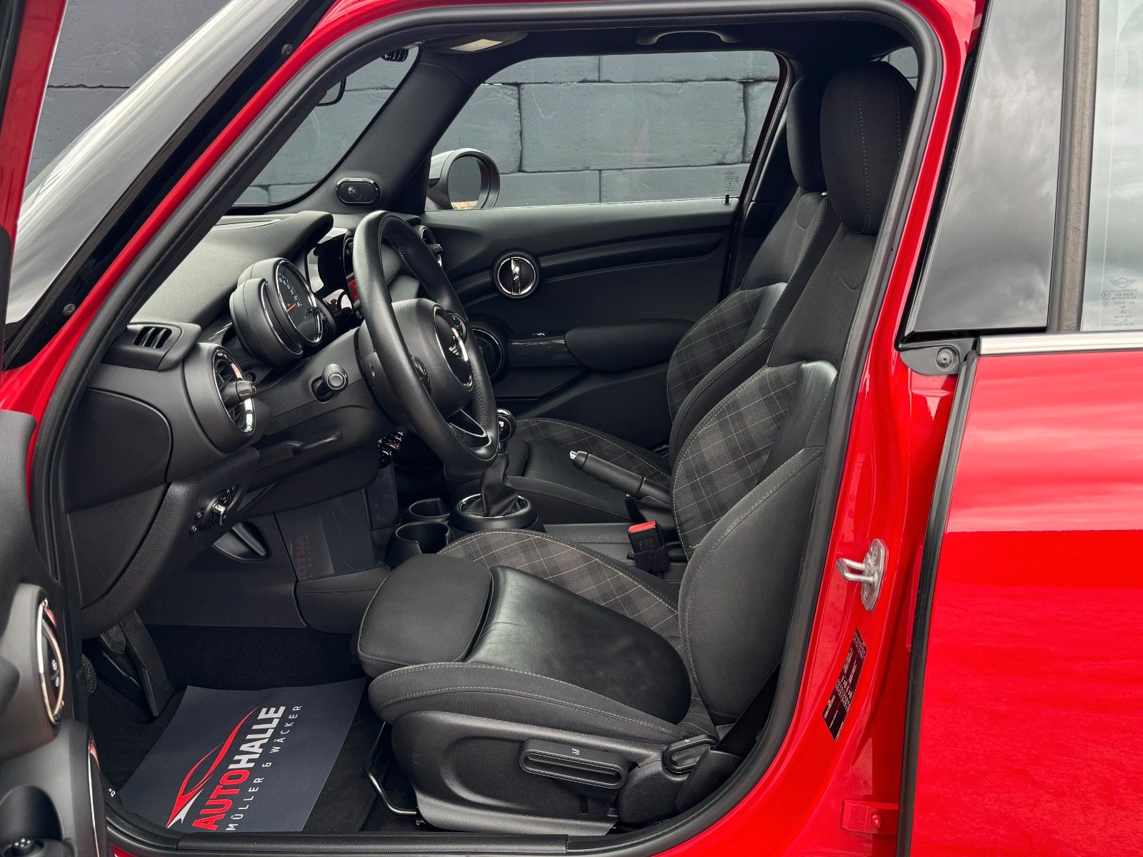 Fahrzeugabbildung MINI Cooper Temp. Komfortzugang JCW H&K PDC SHZ BLT