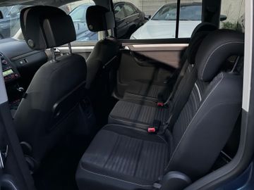 Volkswagen Touran - 10