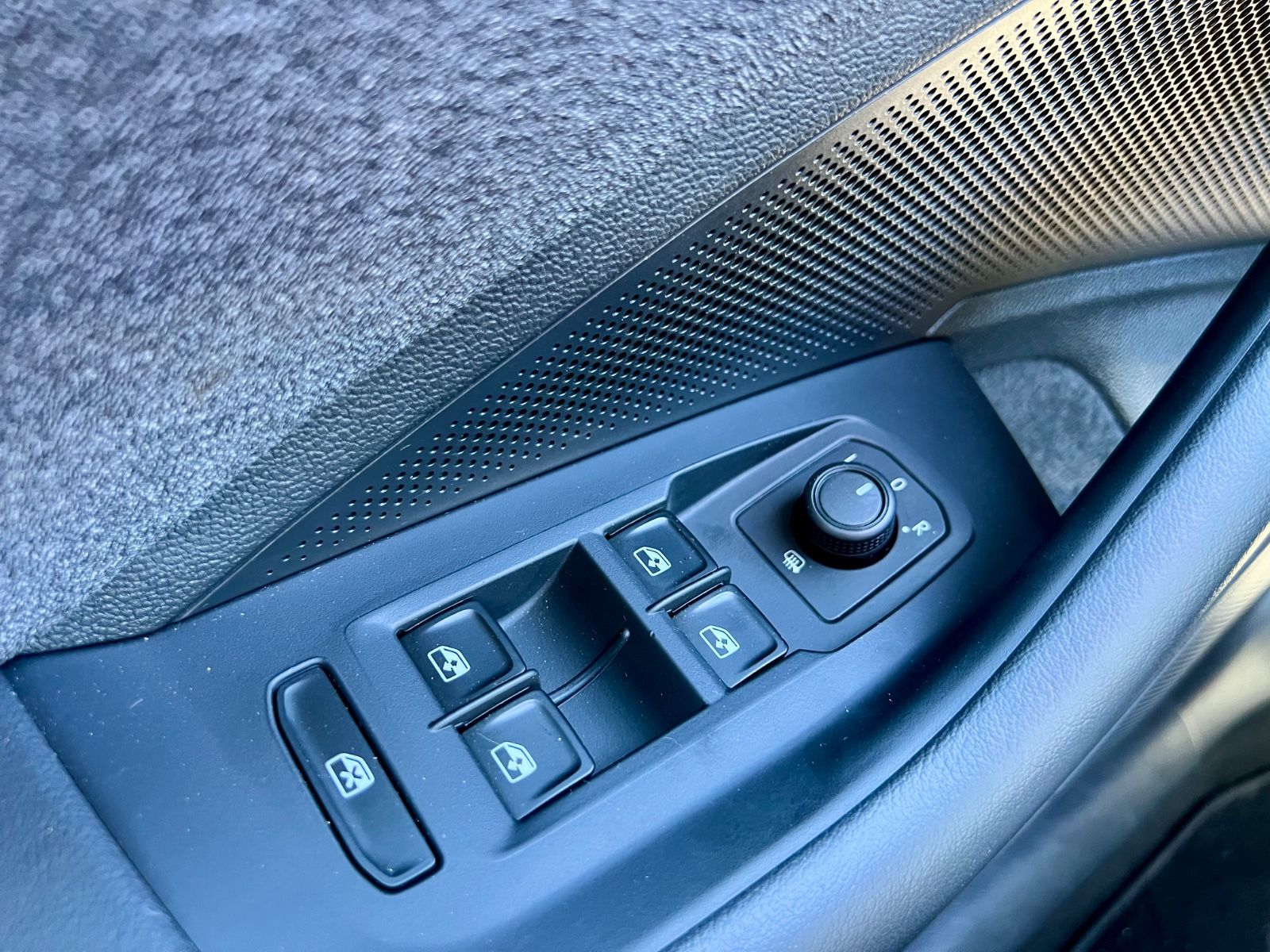 VW Passat Variant 1.5 eTSI AAC GZJR KAMERA SHZ