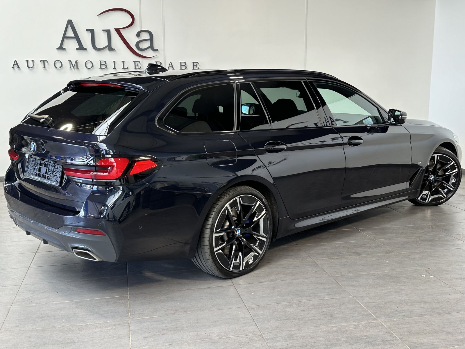 Fahrzeugabbildung BMW 520d Touring M-Sport NAV+LASER+AHK+PANO+HUD+20ZO