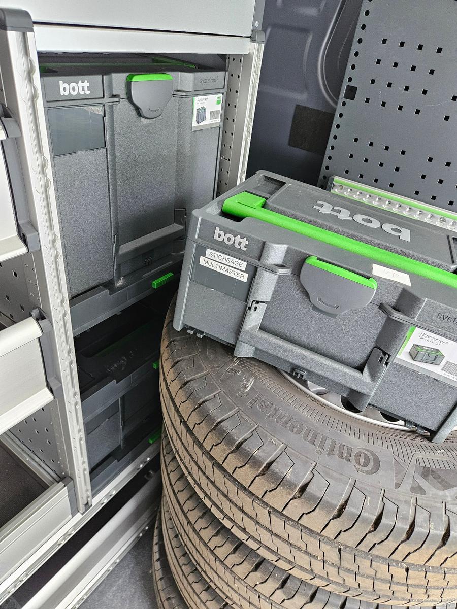 Mercedes-Benz eSprinter 414 BOTT WERKSTATT REGALE FULL HOUSE