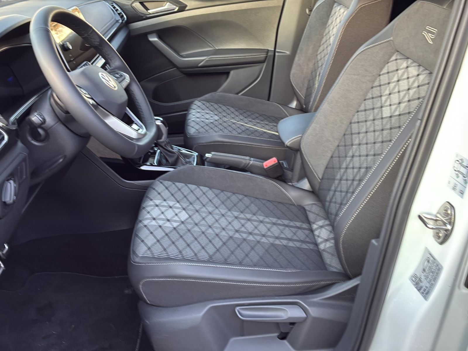 Volkswagen T-Cross - Bild 8