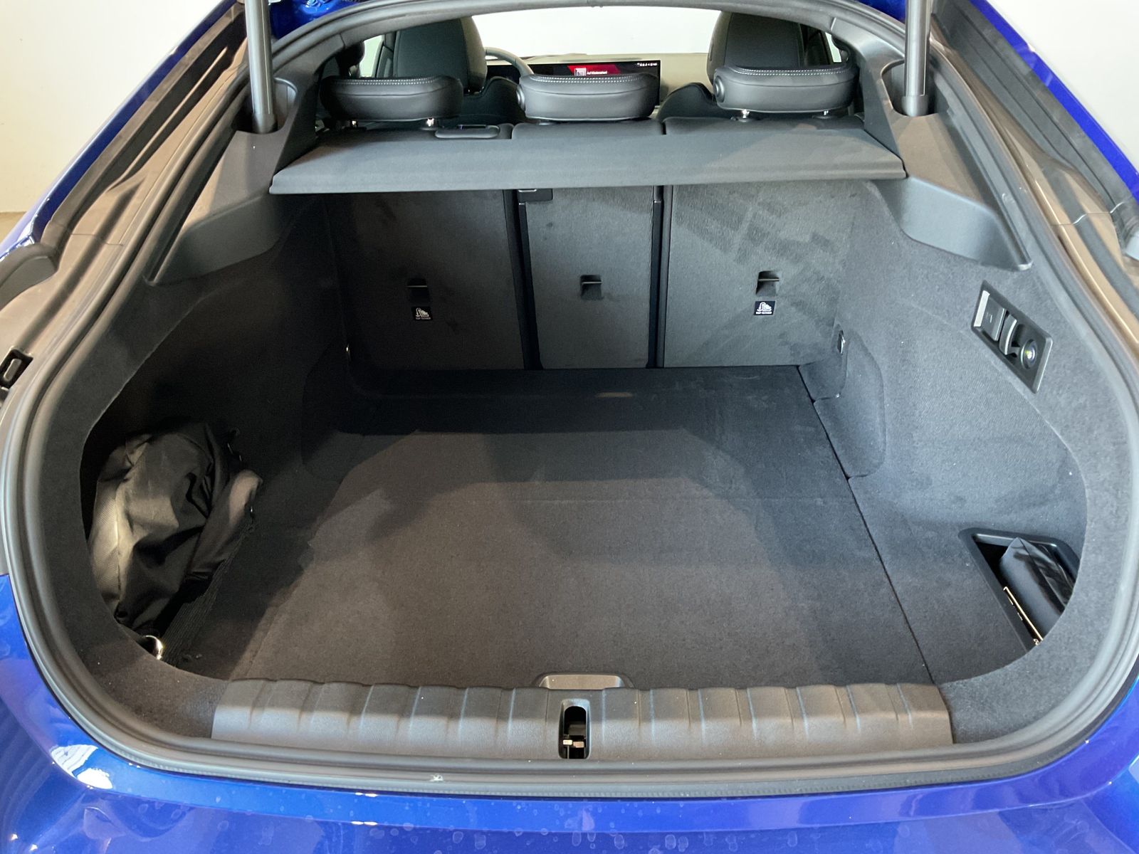 Fahrzeugabbildung BMW i4 xDrive40 *AHK *Glasdach *M Sportpaket pro