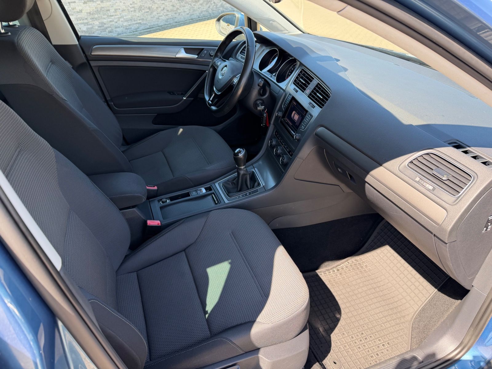 Fahrzeugabbildung Volkswagen Golf VII Lim. Comfortline|Navi|Shz|PDC|2.Hand