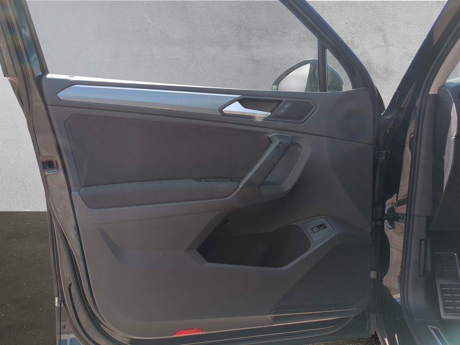 Fahrzeugabbildung Volkswagen Tiguan Active 1.5 TSI DSG App-Connect LED
