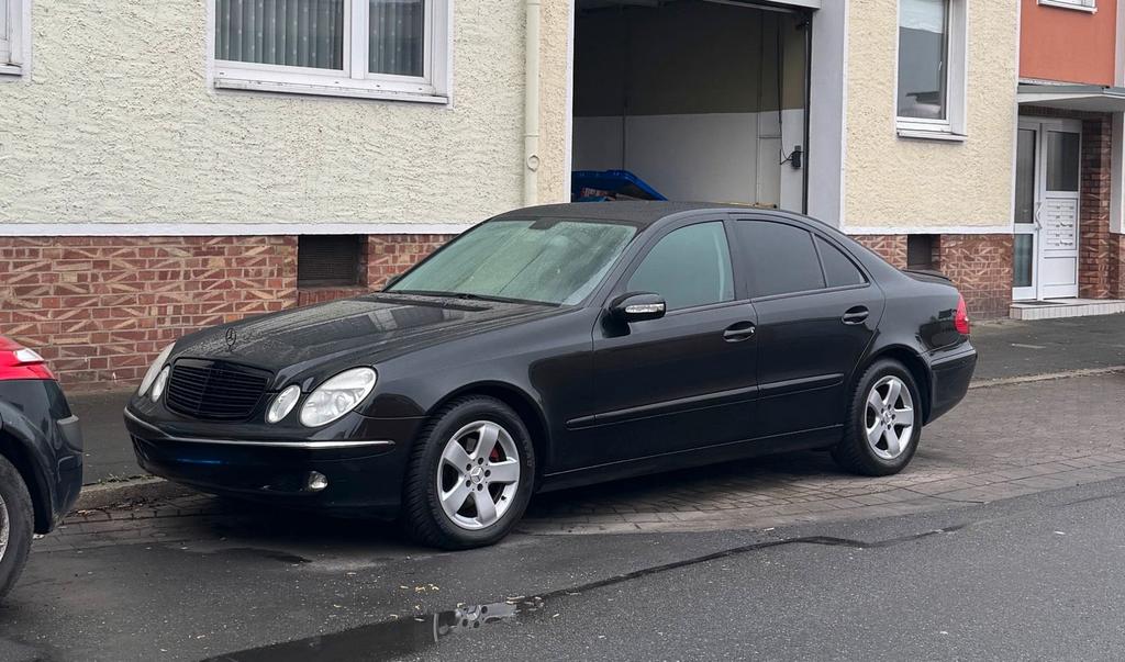 Mercedes-Benz E 200