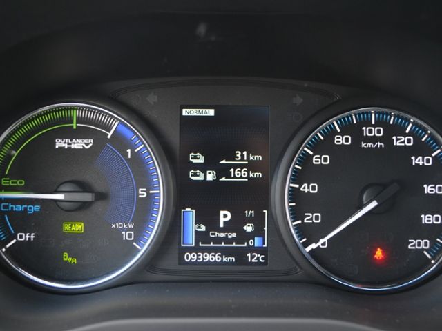 Outlander 2.4 PHEV Top 4WD STAND-HZ/18-ZOLL/LED/
