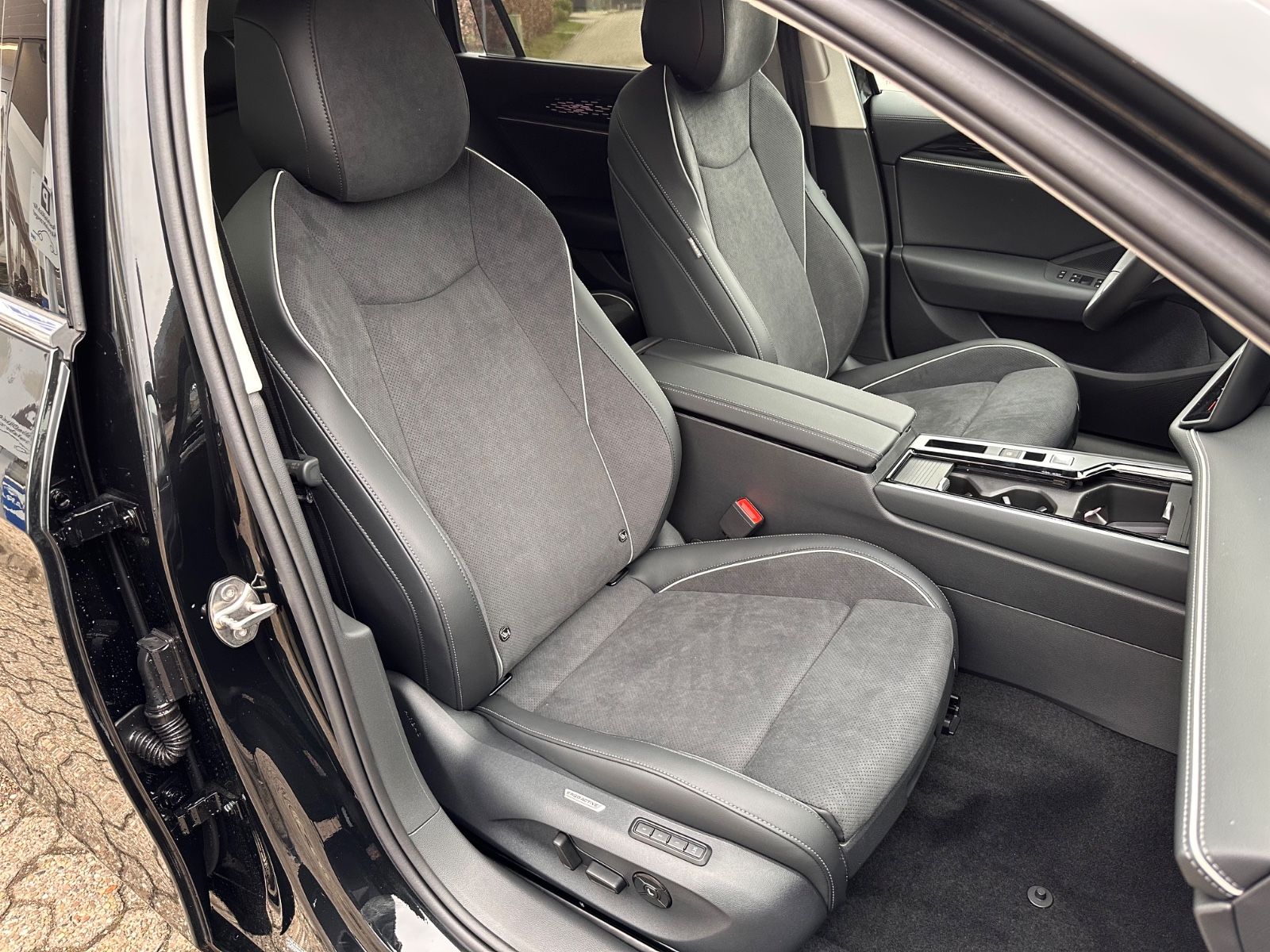 Fahrzeugabbildung Volkswagen Passat Variant 2.0 TDI Elegance Matrix/AHK/Navi