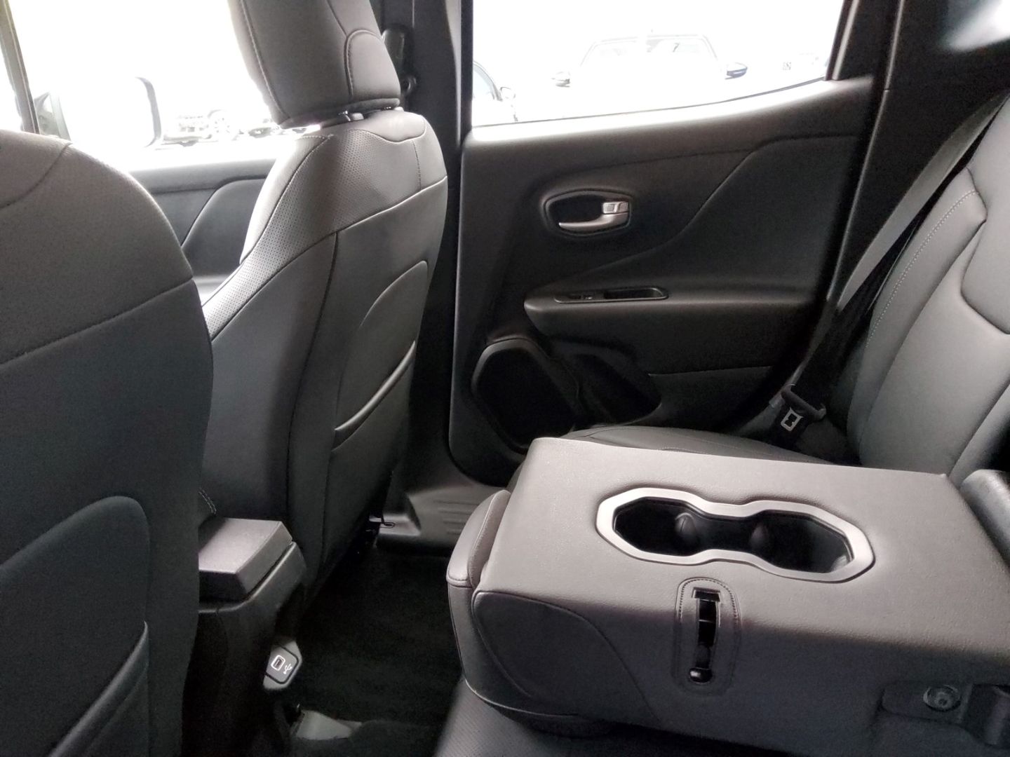 Fahrzeugabbildung Jeep Renegade S-Edition Navi Winterpaket