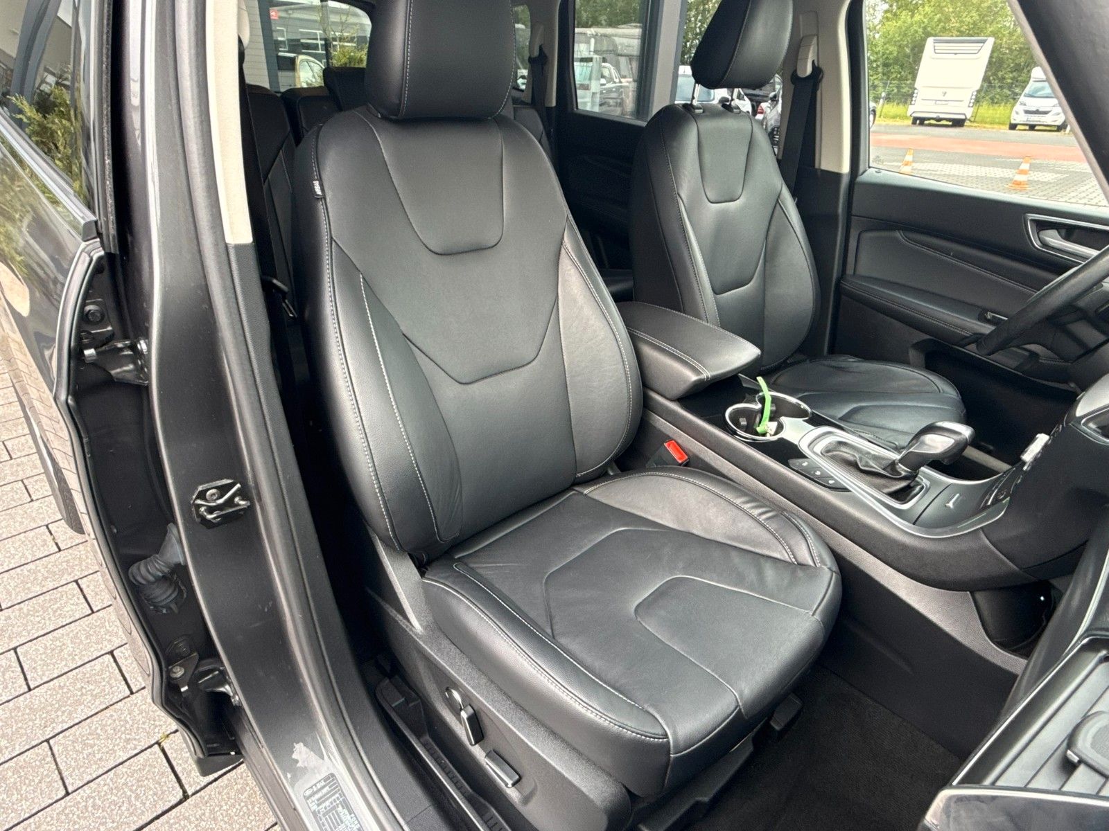 Fahrzeugabbildung Ford S-MAX Titanium 7 Sitzplätze