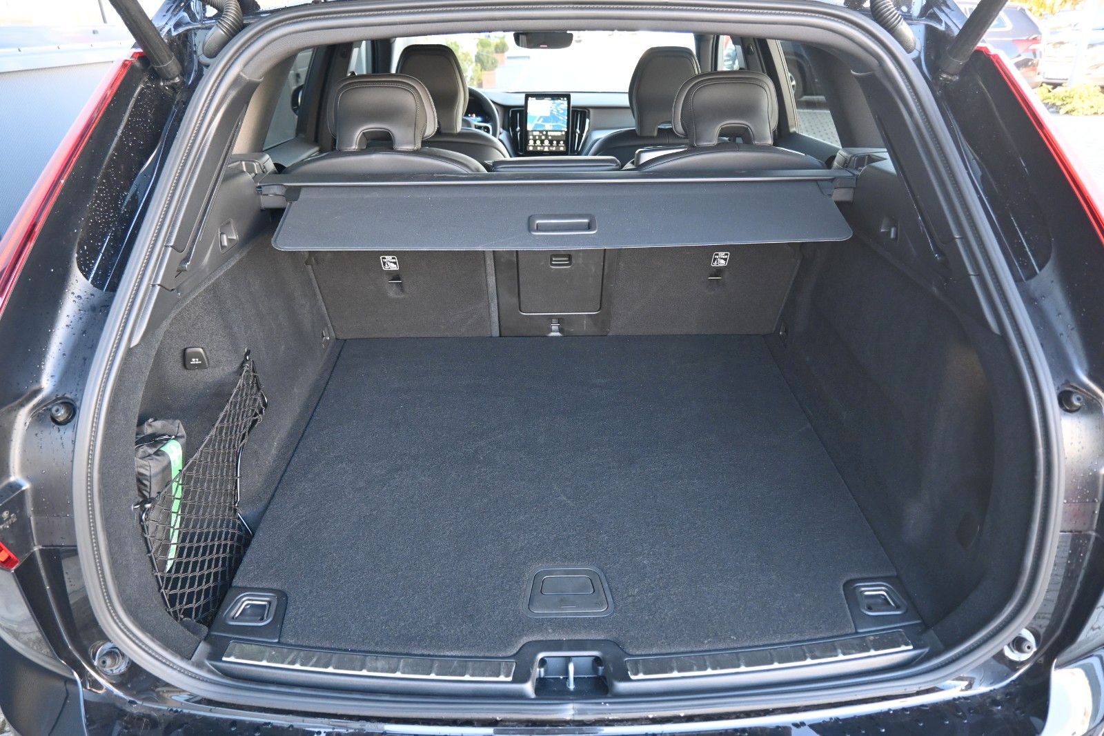 Fahrzeugabbildung Volvo XC60 B5 AWD Plus Black Edition*FSHZG*PANO*360°*