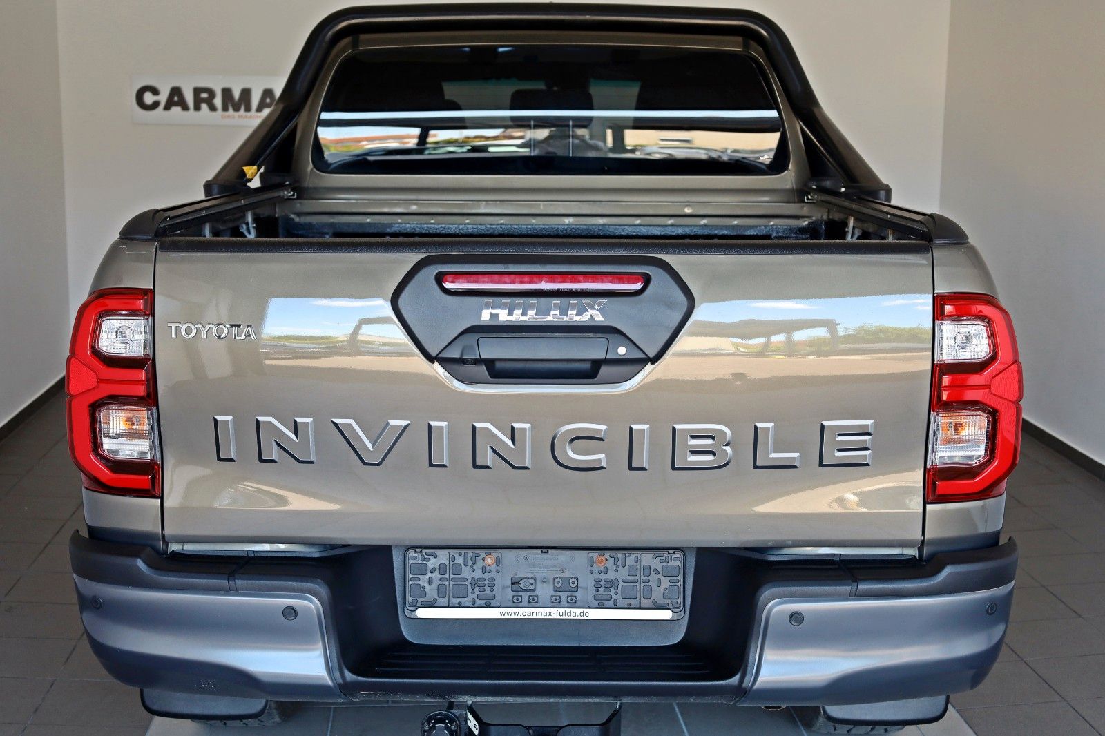 Fahrzeugabbildung Toyota Hilux 2.8 D-4D Invincible,ACC, AHK, Rollo +Bügel