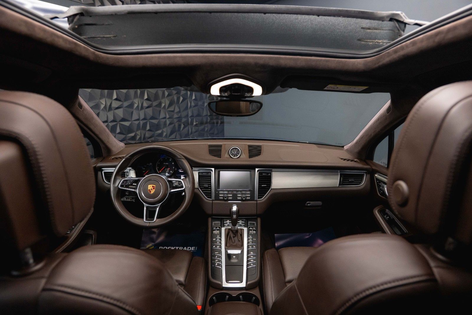 Fahrzeugabbildung Porsche Macan Turbo Sport-Design Chrono+ *Pano*DAB*LED*