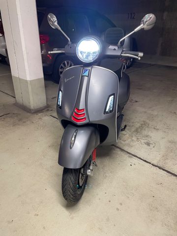 Piaggio Vespa GTS Super 